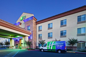 Отель Holiday Inn Express & Suites Clovis Fresno Area, an IHG Hotel  Кловис
